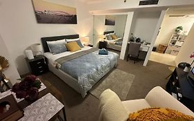 Super Comfortable Quiet Room, Parking Available, King Bed